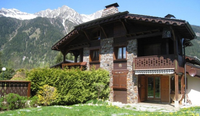 Beautiful apartment with a somewhat unusual layout less than 1km from the slopes