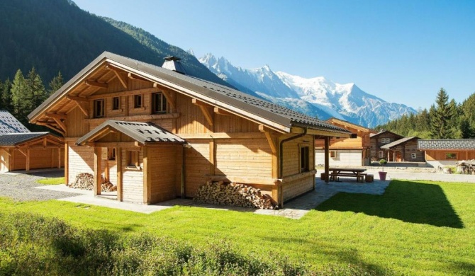 Luxury chalet located in an exceptional setting in the mountains