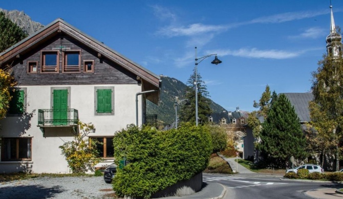 Inviting Apartment in Chamonix with Mountain View