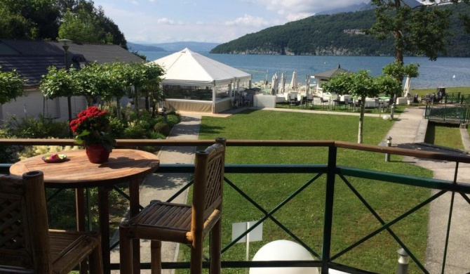 la baie des voiles ,vue lac d'Annecy ,plage privée