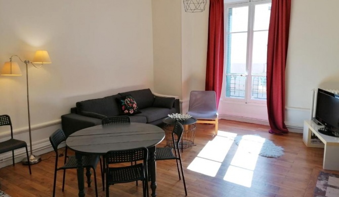 Superbspacious and quiet 4-rooms flat city center5 min walking gare #H9