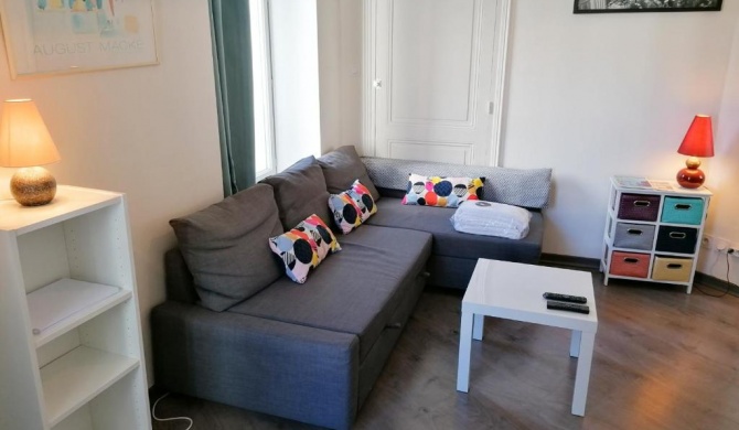 Come to discover this pretty apartment next to the train stationGEM #A0