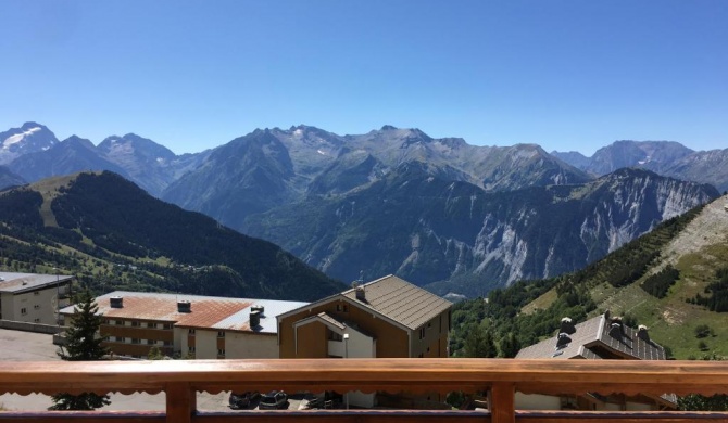 ALPE D'HUEZ 4-5 personnes vue imprenable sur les montagnes, skis aux pieds