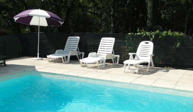 Gîte Basilic avec piscine en sud Ardèche