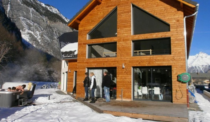 #Lemasdoisans au pied de l'Alpe d'Huez via Bourg d'Oisans L'Etoile des Glaciers