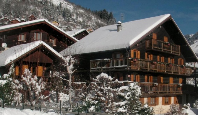 "CHALET LES ARAVIS" Chalets et Appartements