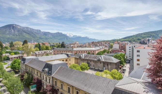 Modern 1br with terrace and a breathtaking view in Annecy