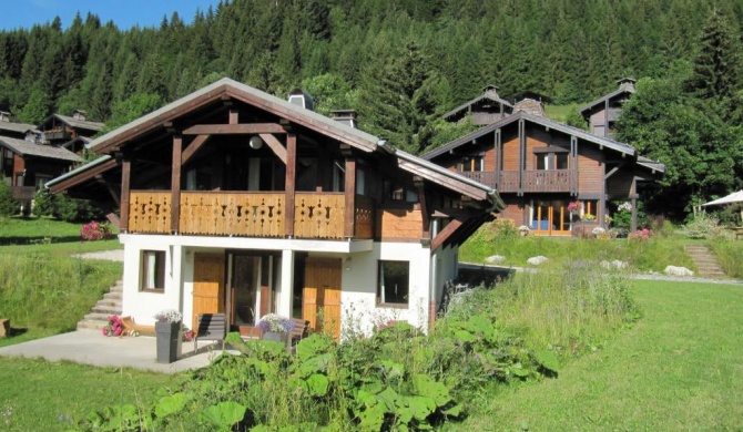 Cozy Chalet in Les Gets with Sauna