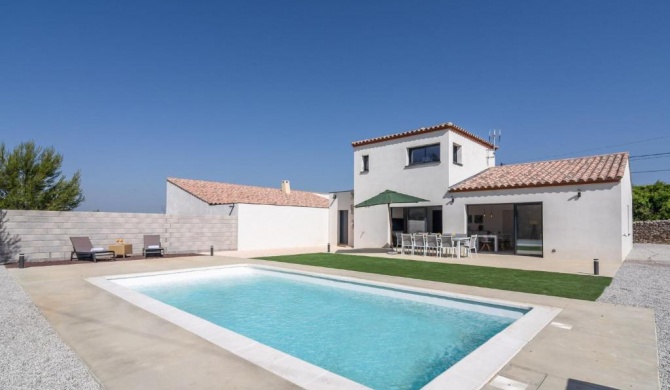 Villa with air conditioning and heated private swimming pool in enclosed garden near Beaufort